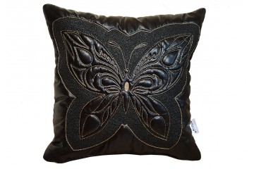 Стеганая декоративная наволочка Бабочка на черной эко-коже | Интерьерная подушка