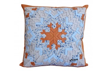 Декоративная подушка лепестки Бежевые с голубым на кирпичном